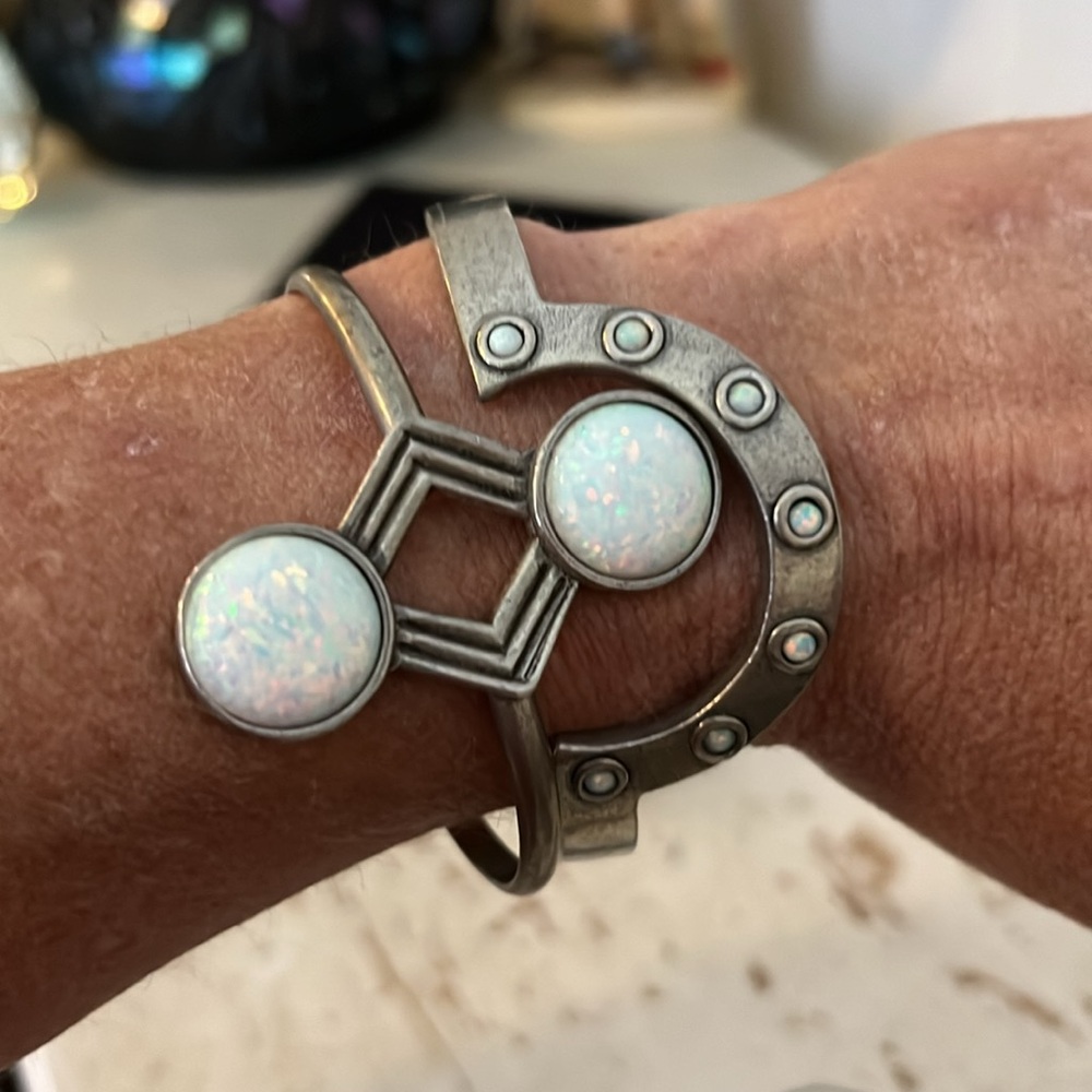Vintage Silver Southwest style cuff bracelet set stamped 2b